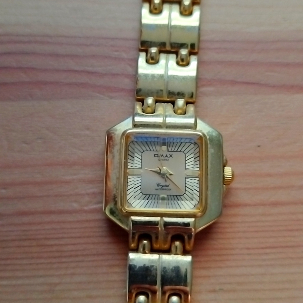 Vtg. Omax Crystal Quartz Water proof Japan Movt Gold Tone Bracelet Watch